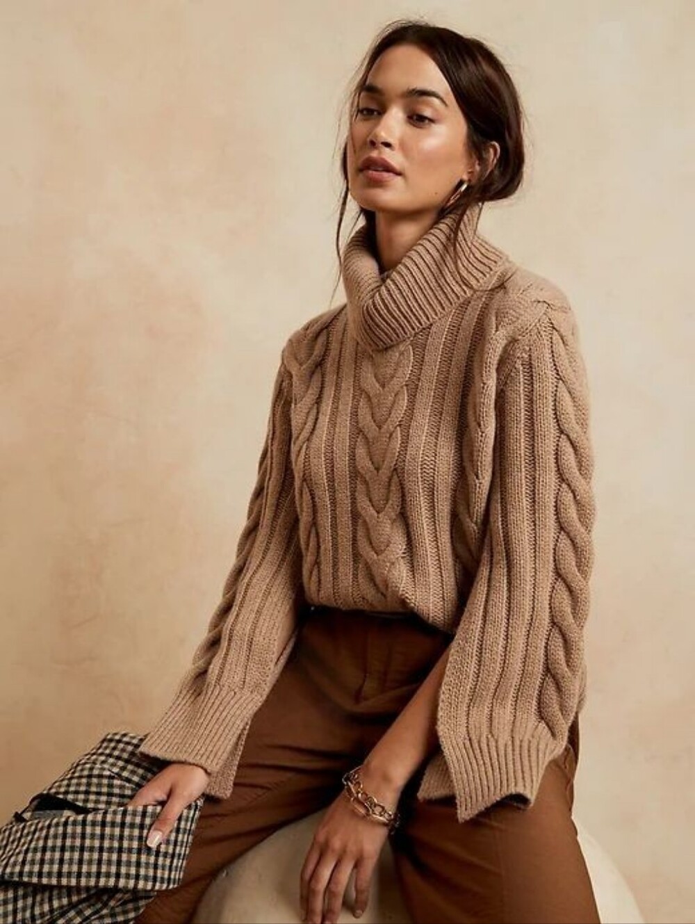 Banana Republic Split Sleeve Fine Merino & Cashmere Turtleneck Sweater in Camel